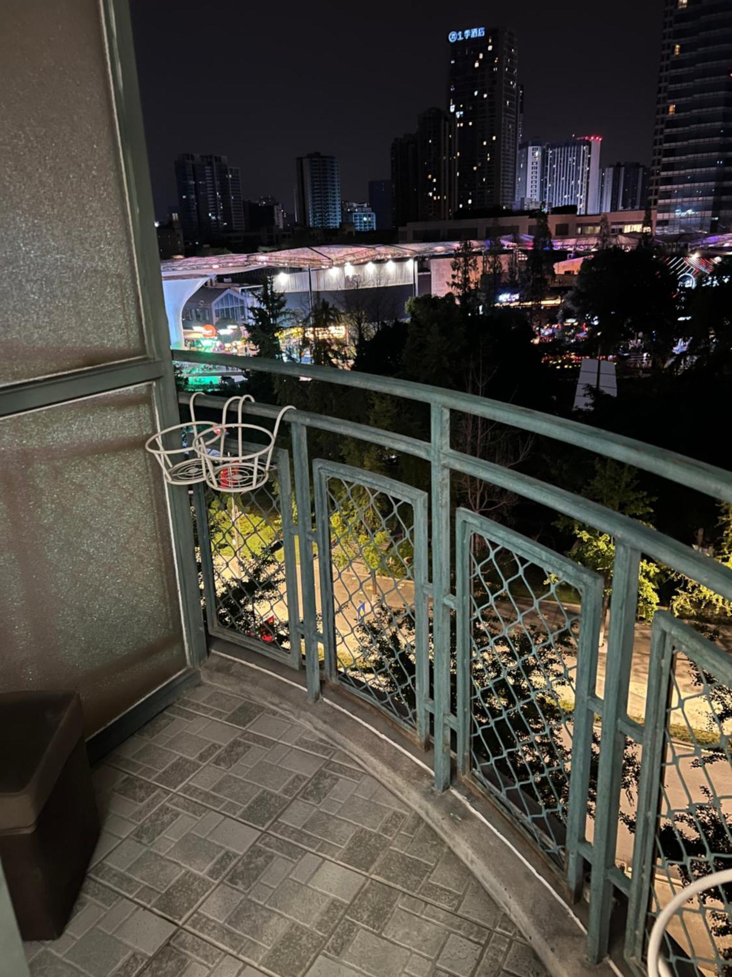 Moonlight Hotel Chengdu Bagian luar foto