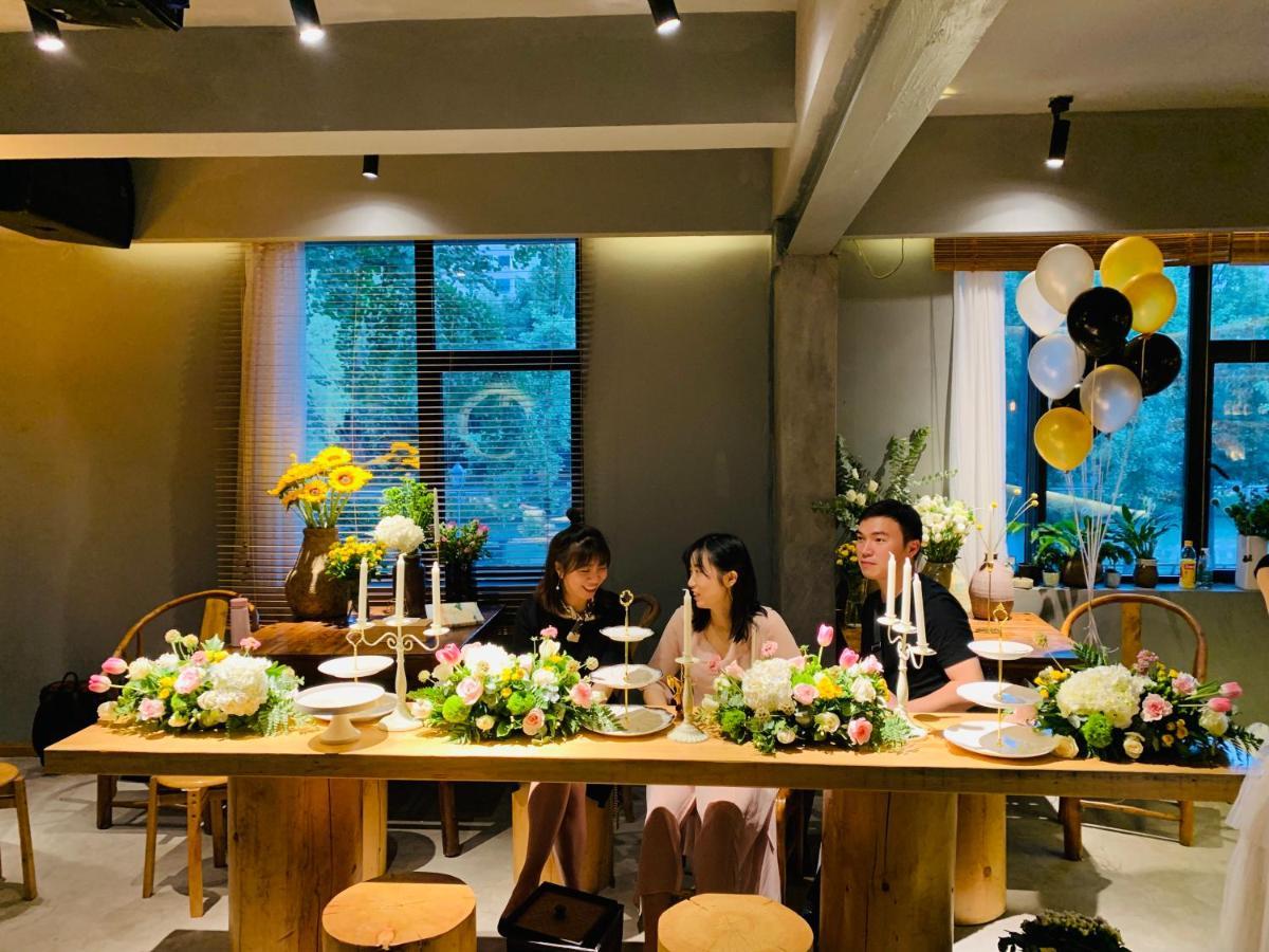 Moonlight Hotel Chengdu Bagian luar foto