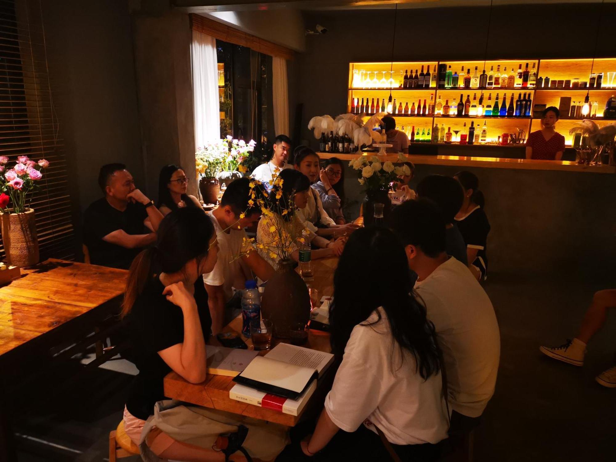 Moonlight Hotel Chengdu Bagian luar foto